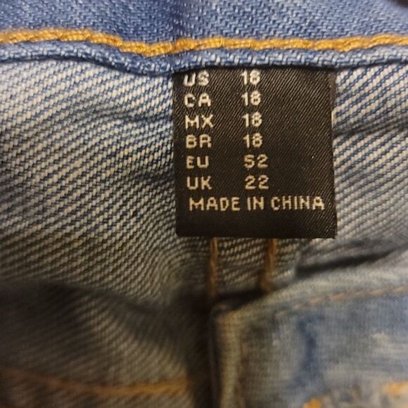 Forever 21 distressed denim shorts size 18 - Picture 9 of 9